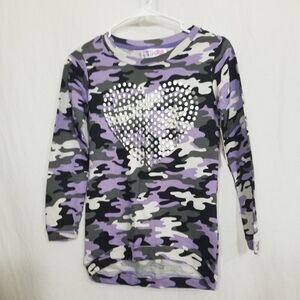 Derek Heart camo sweatshirt